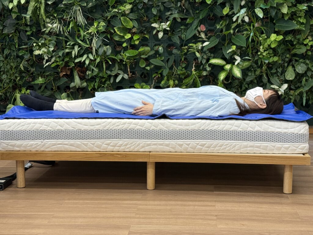 体圧分布測定を行っている様子